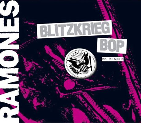  「Blitzkrieg Bop」は、疾走感溢れるギターリフと反骨精神あふれる歌詞が融合したパンクの金字塔